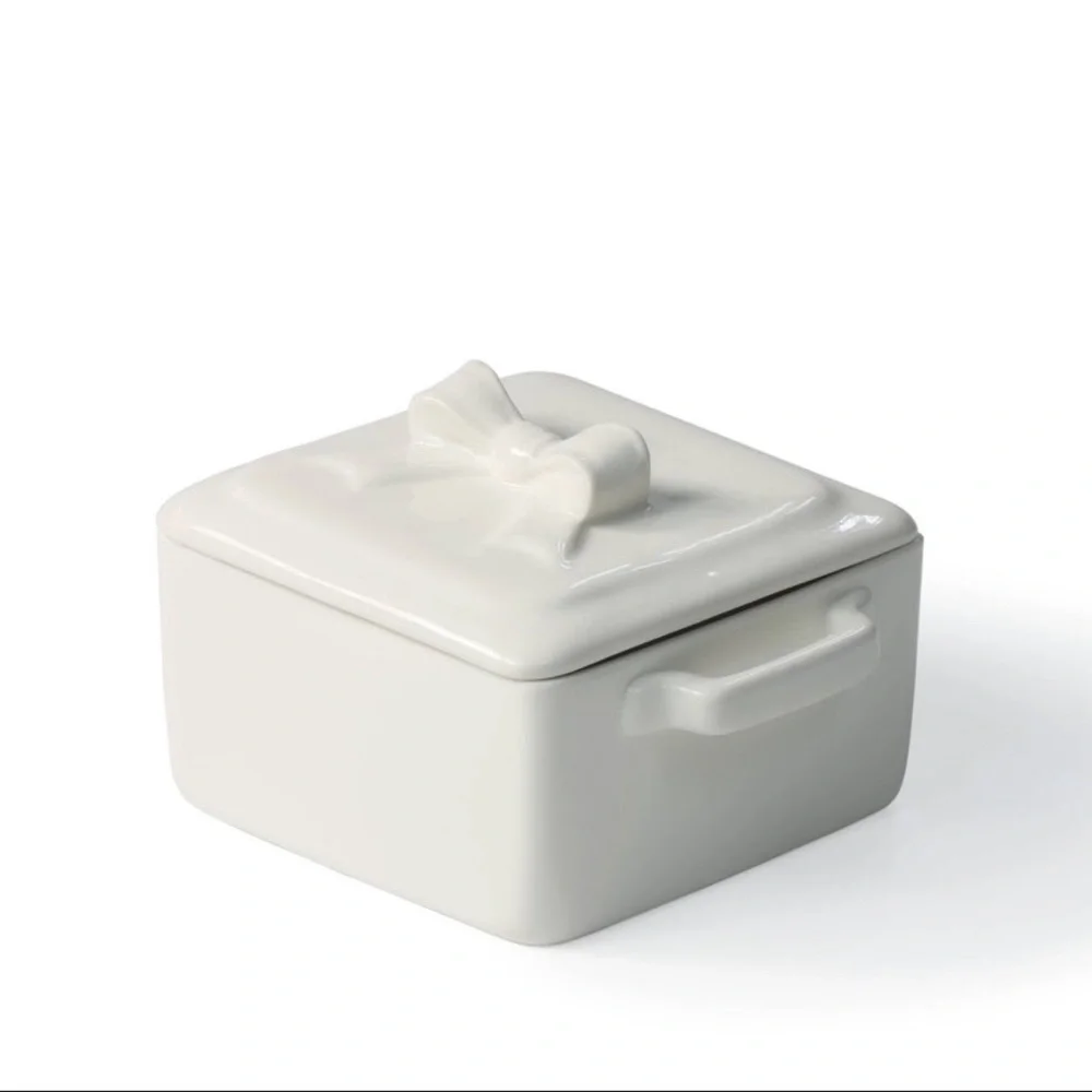 New! Target Bullseye Playground Elegant Ceramic White Bakeware w/ Bow on Lid